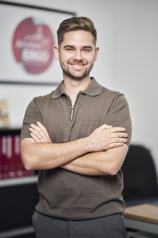 Mitarbeiterportrait im Büro 8